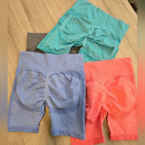 SHEIN Pants - 4 short leggings bundle